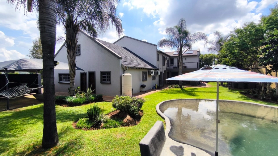 6 Bedroom Property for Sale in Brackenhurst Gauteng