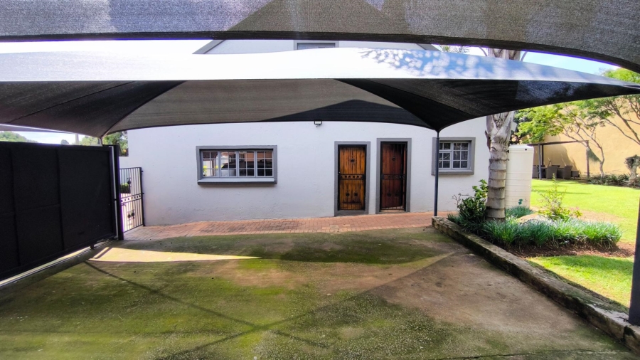 6 Bedroom Property for Sale in Brackenhurst Gauteng