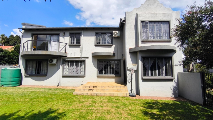 6 Bedroom Property for Sale in Brackenhurst Gauteng