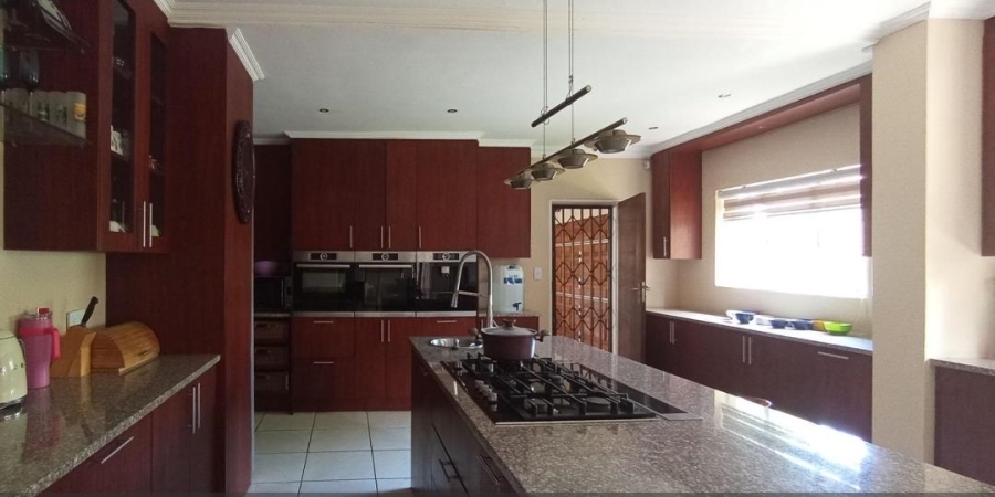 5 Bedroom Property for Sale in Rooihuiskraal Gauteng