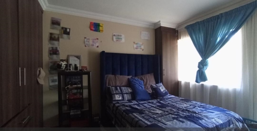 5 Bedroom Property for Sale in Rooihuiskraal Gauteng