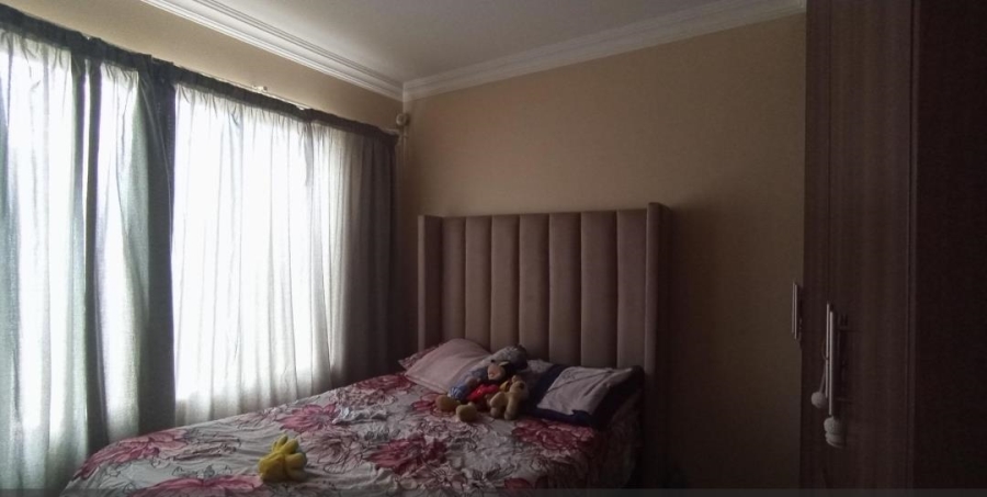 5 Bedroom Property for Sale in Rooihuiskraal Gauteng
