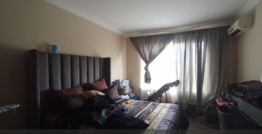 5 Bedroom Property for Sale in Rooihuiskraal Gauteng