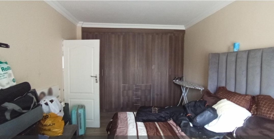 5 Bedroom Property for Sale in Rooihuiskraal Gauteng