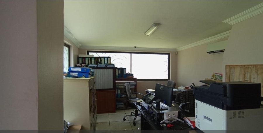 5 Bedroom Property for Sale in Rooihuiskraal Gauteng