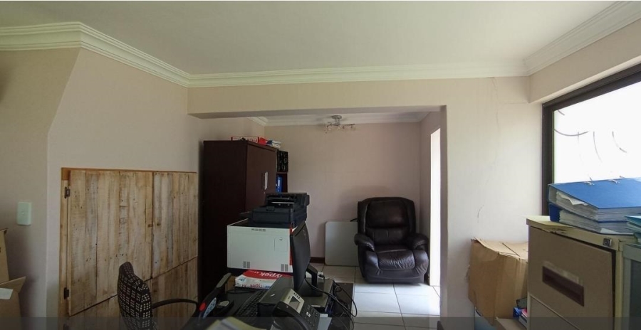 5 Bedroom Property for Sale in Rooihuiskraal Gauteng
