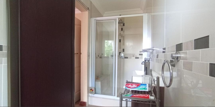 5 Bedroom Property for Sale in Rooihuiskraal Gauteng