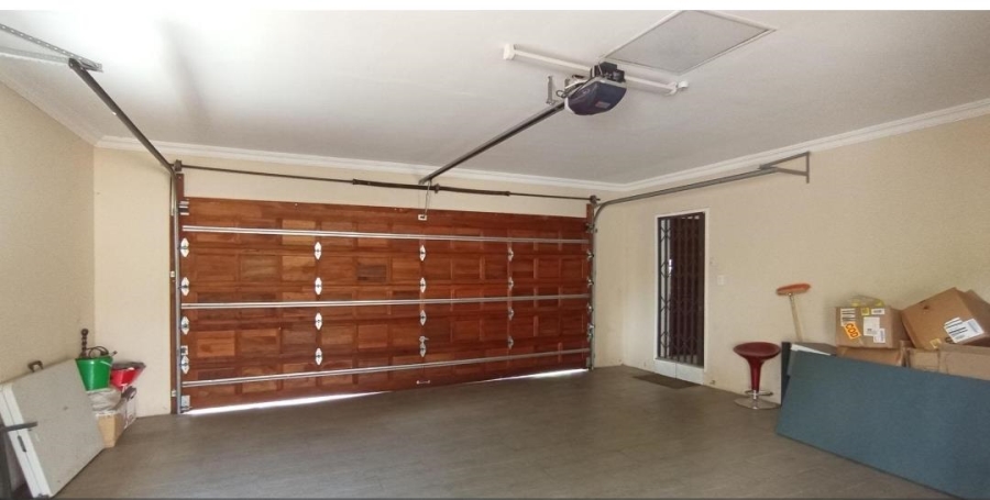 5 Bedroom Property for Sale in Rooihuiskraal Gauteng