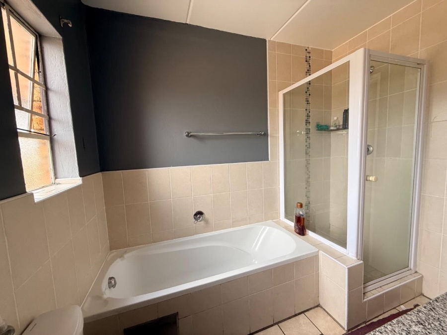 2 Bedroom Property for Sale in Sundowner Gauteng