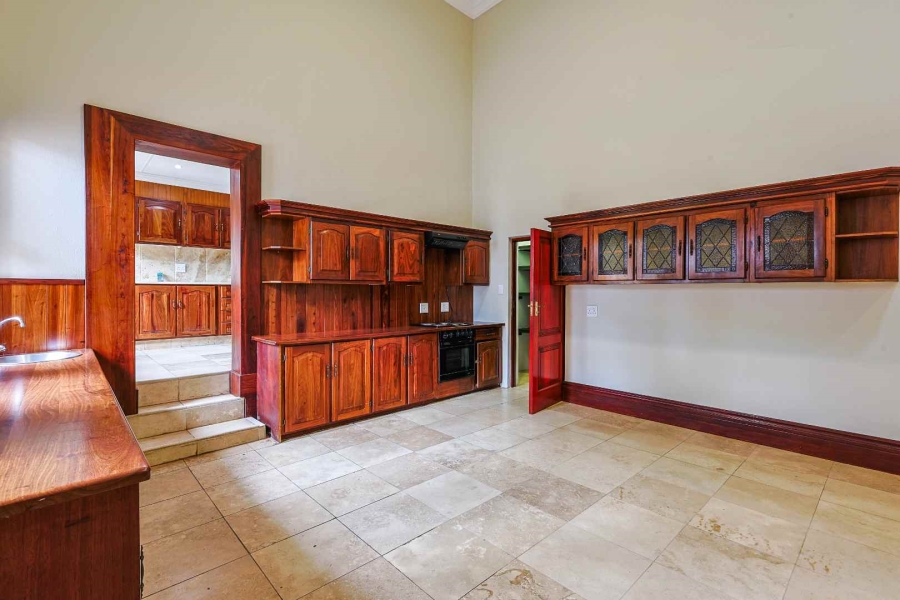 6 Bedroom Property for Sale in Waterkloof Ridge Gauteng