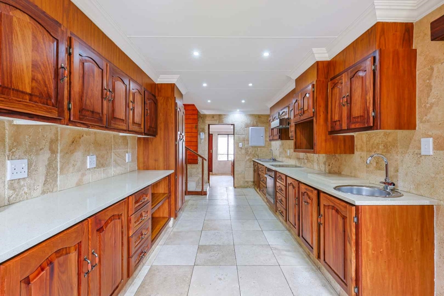 6 Bedroom Property for Sale in Waterkloof Ridge Gauteng