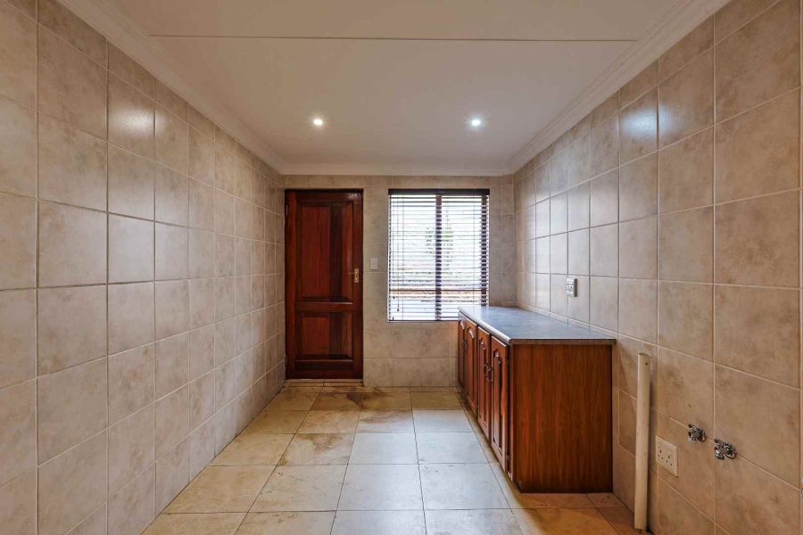 6 Bedroom Property for Sale in Waterkloof Ridge Gauteng