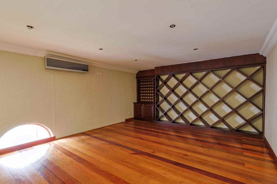 6 Bedroom Property for Sale in Waterkloof Ridge Gauteng