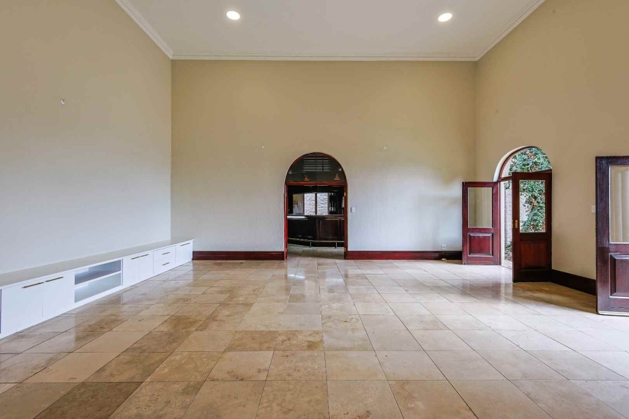 6 Bedroom Property for Sale in Waterkloof Ridge Gauteng