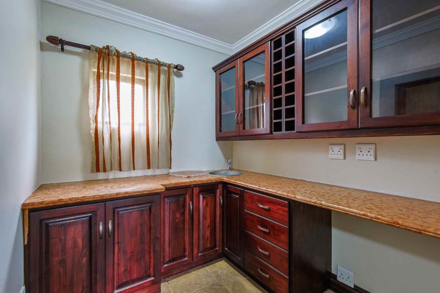 6 Bedroom Property for Sale in Waterkloof Ridge Gauteng