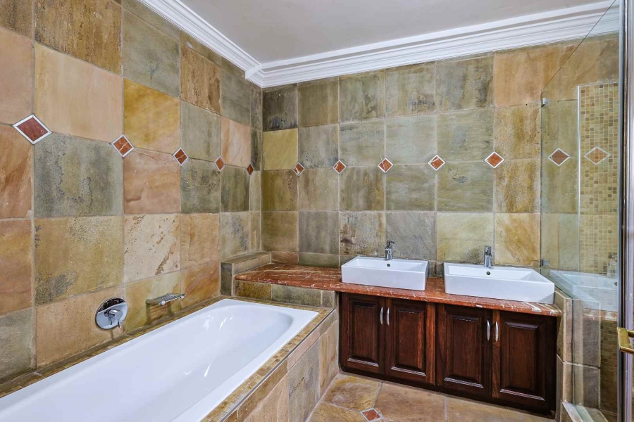 6 Bedroom Property for Sale in Waterkloof Ridge Gauteng