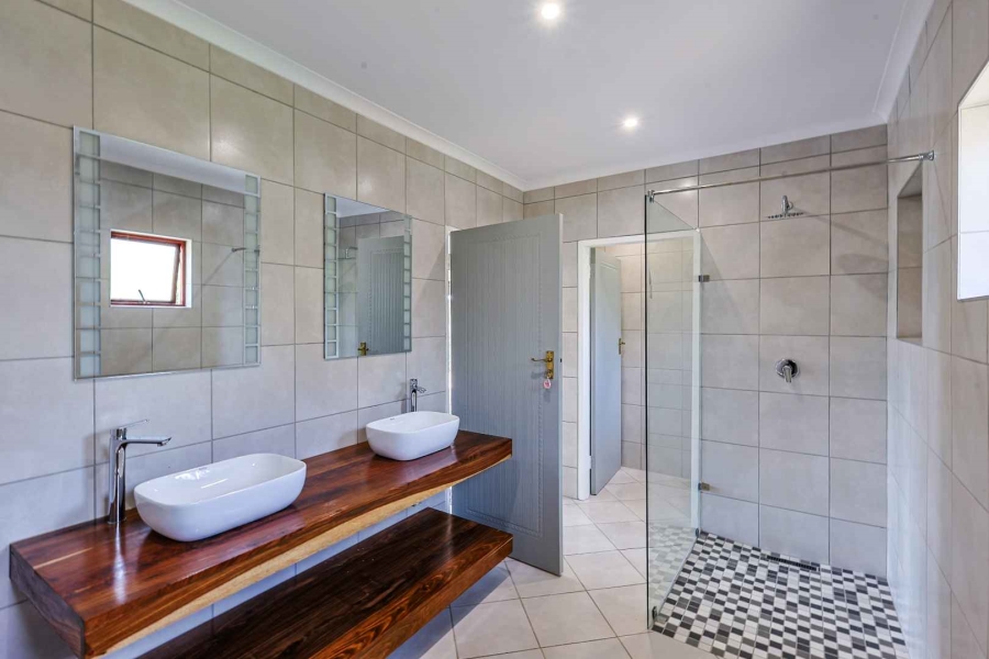 6 Bedroom Property for Sale in Waterkloof Ridge Gauteng