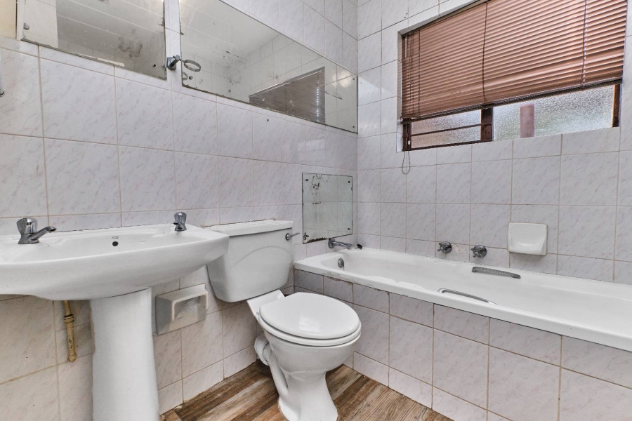 2 Bedroom Property for Sale in Little Falls Gauteng