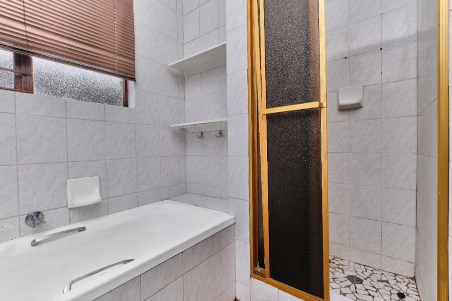 2 Bedroom Property for Sale in Little Falls Gauteng