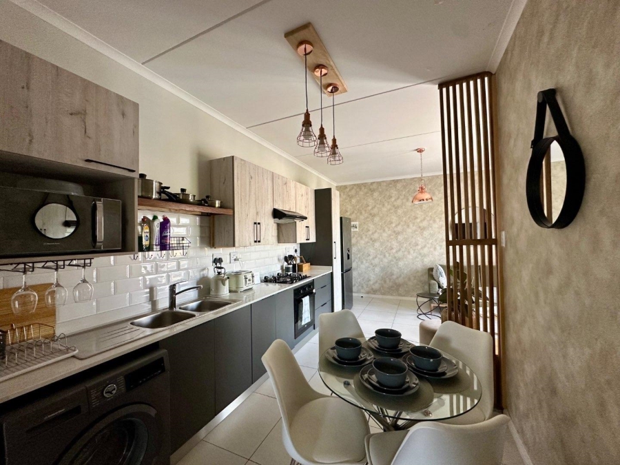 To Let 2 Bedroom Property for Rent in Grand Central Gauteng