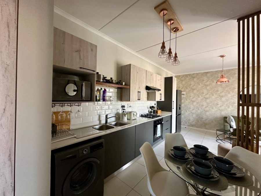 To Let 2 Bedroom Property for Rent in Grand Central Gauteng