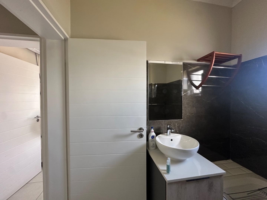 To Let 2 Bedroom Property for Rent in Grand Central Gauteng