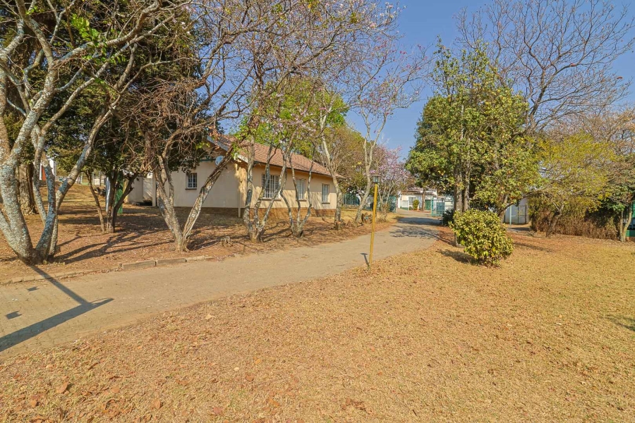 10 Bedroom Property for Sale in Wilgeheuwel Gauteng