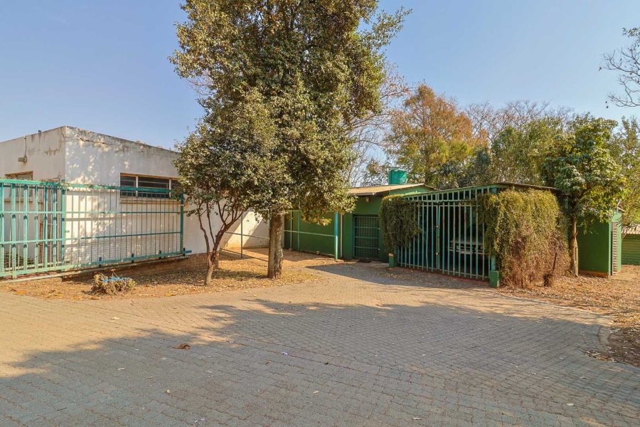 10 Bedroom Property for Sale in Wilgeheuwel Gauteng