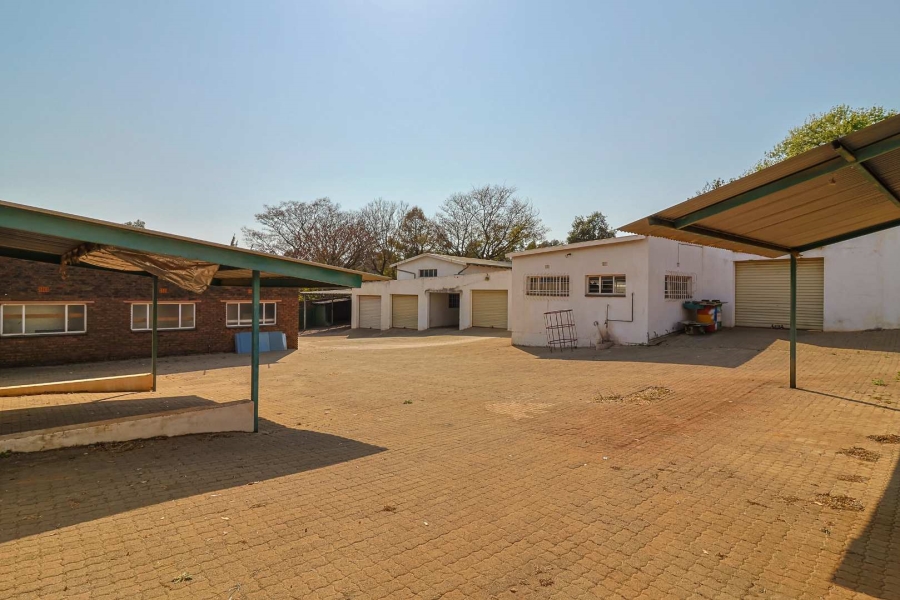 10 Bedroom Property for Sale in Wilgeheuwel Gauteng