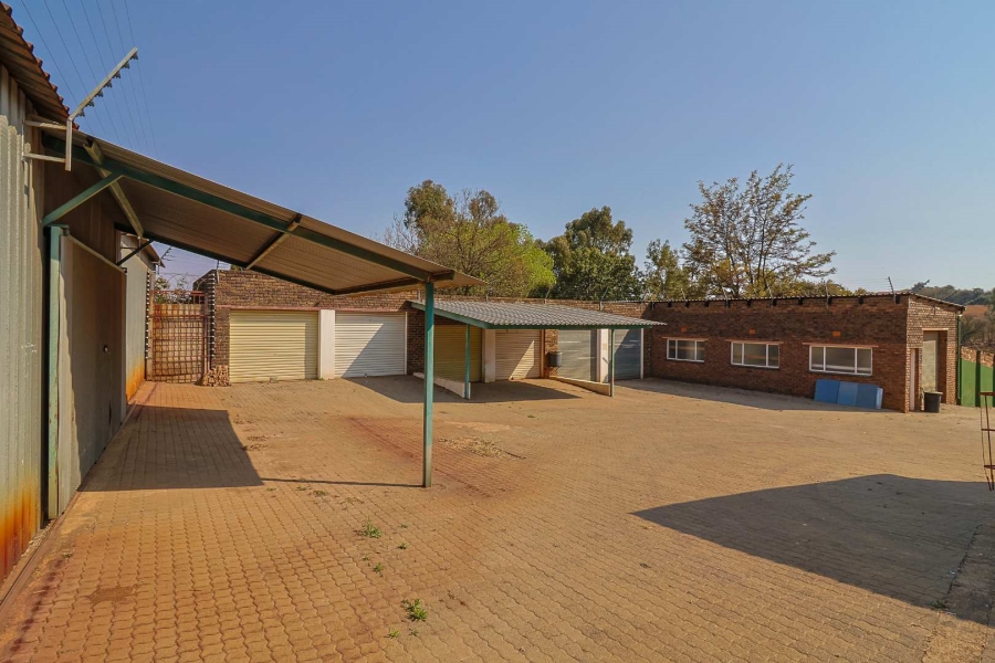 10 Bedroom Property for Sale in Wilgeheuwel Gauteng
