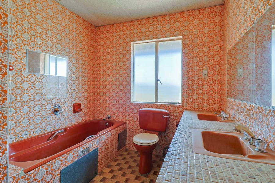 10 Bedroom Property for Sale in Wilgeheuwel Gauteng