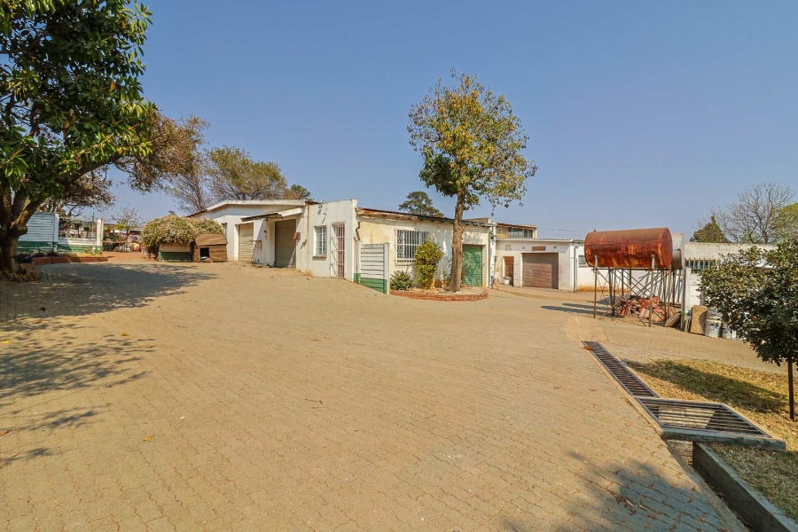10 Bedroom Property for Sale in Wilgeheuwel Gauteng