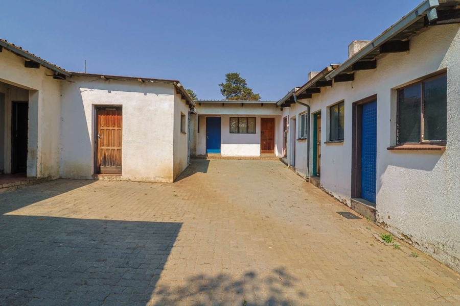 10 Bedroom Property for Sale in Wilgeheuwel Gauteng