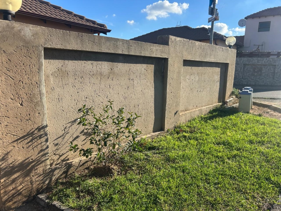 2 Bedroom Property for Sale in Clayville Gauteng