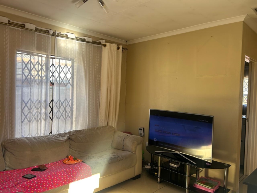 2 Bedroom Property for Sale in Clayville Gauteng