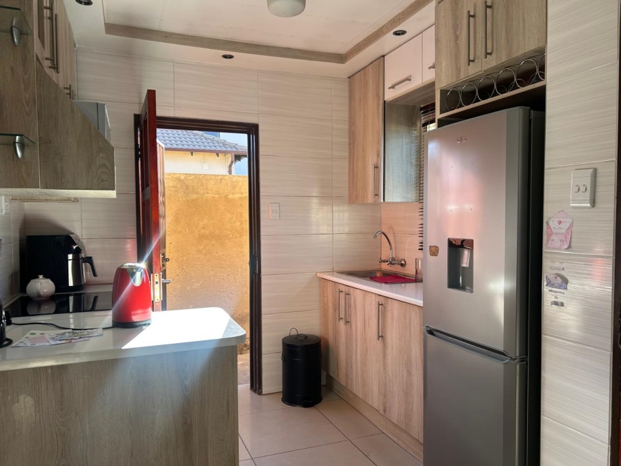 2 Bedroom Property for Sale in Clayville Gauteng