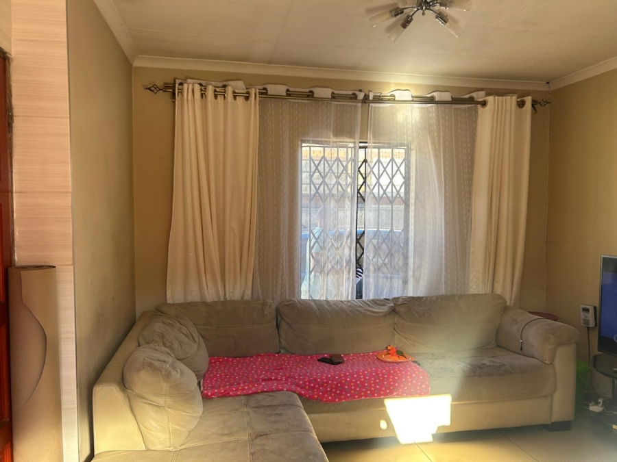 2 Bedroom Property for Sale in Clayville Gauteng