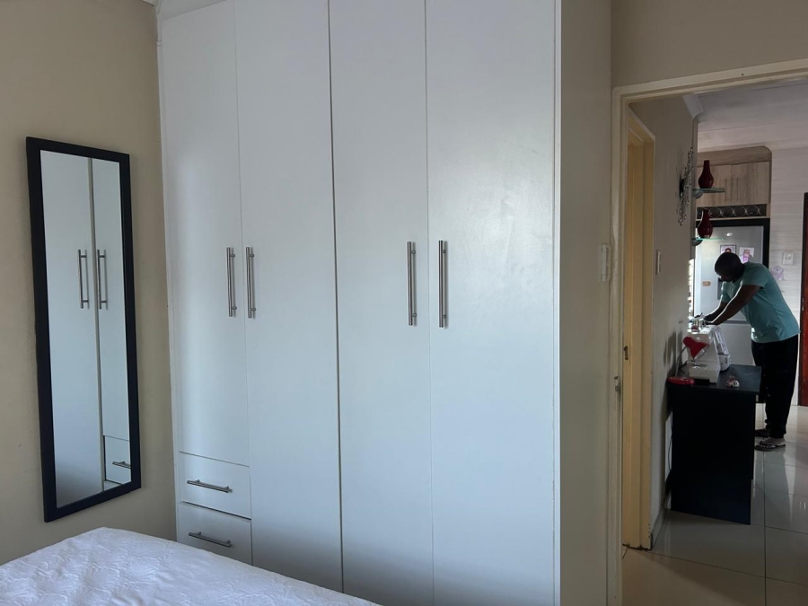 2 Bedroom Property for Sale in Clayville Gauteng