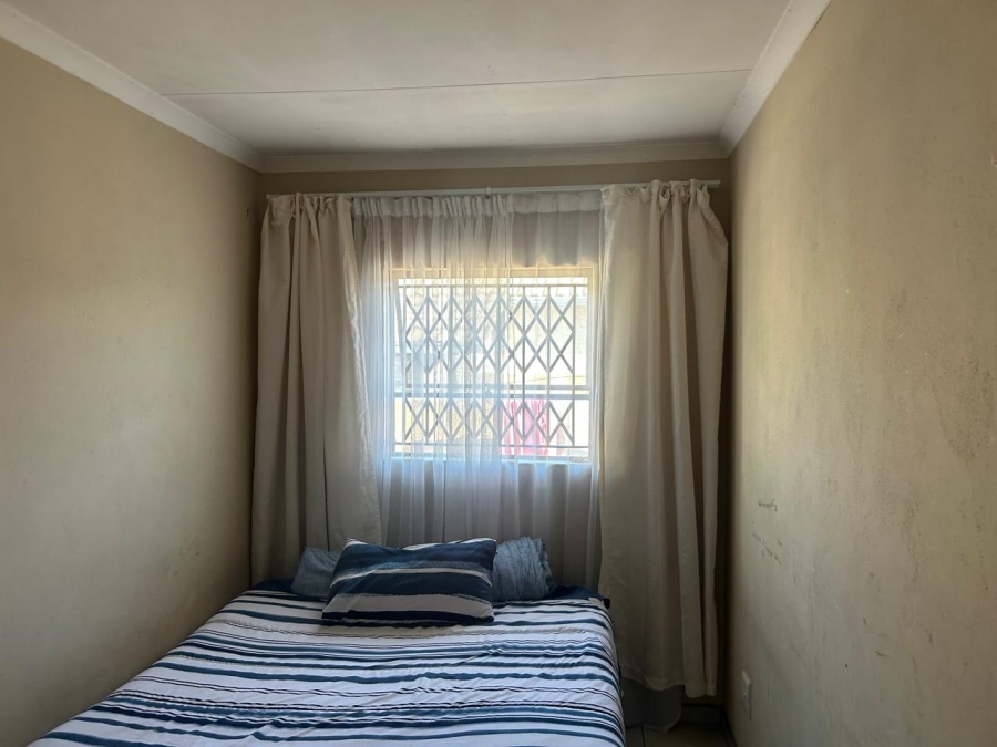 2 Bedroom Property for Sale in Clayville Gauteng