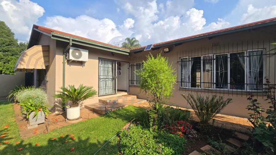 4 Bedroom Property for Sale in Sinoville Gauteng