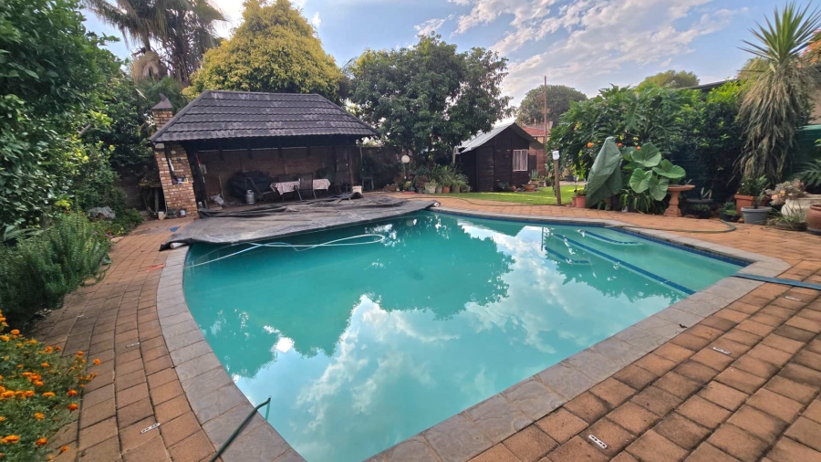4 Bedroom Property for Sale in Sinoville Gauteng
