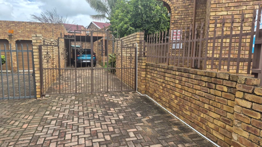 2 Bedroom Property for Sale in Birchleigh Gauteng