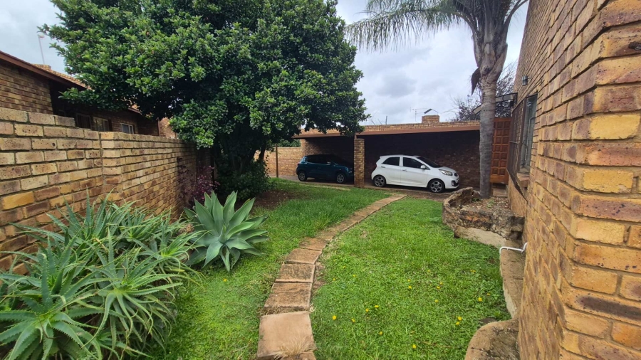2 Bedroom Property for Sale in Birchleigh Gauteng