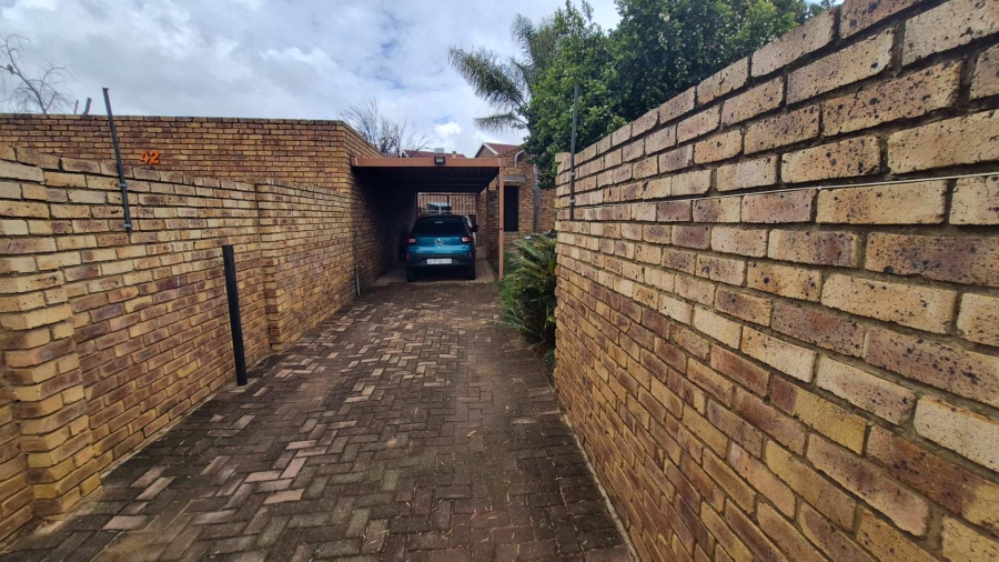 2 Bedroom Property for Sale in Birchleigh Gauteng