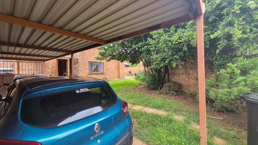 2 Bedroom Property for Sale in Birchleigh Gauteng