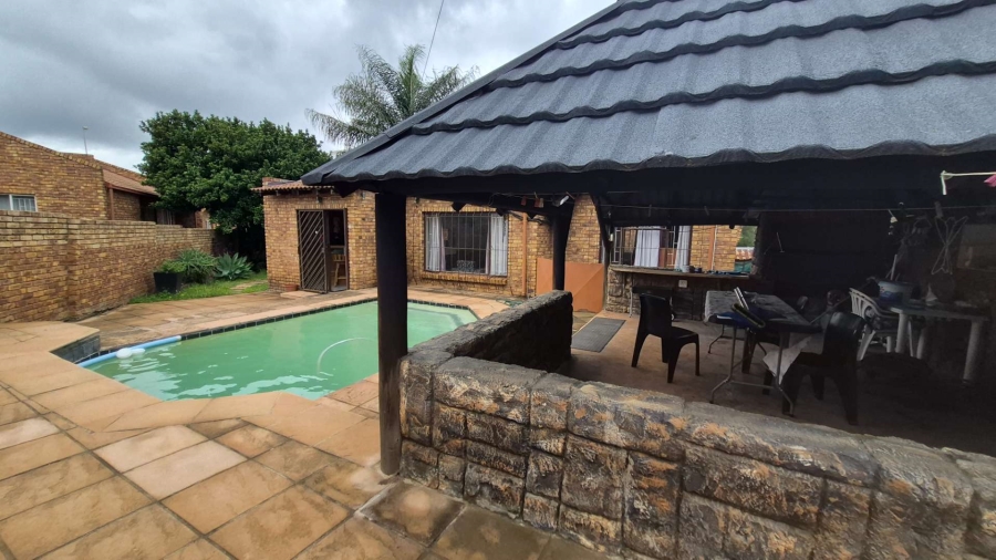 2 Bedroom Property for Sale in Birchleigh Gauteng