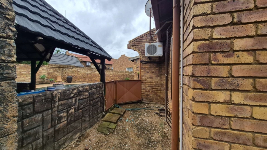 2 Bedroom Property for Sale in Birchleigh Gauteng