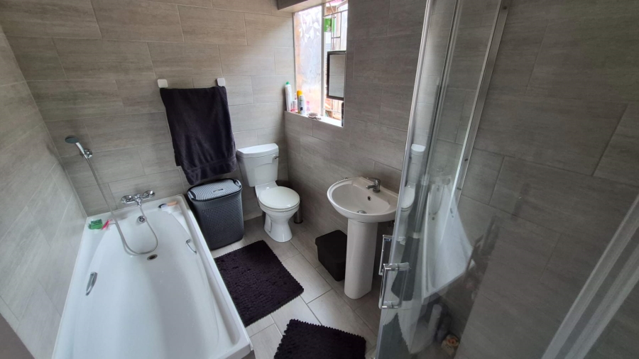 2 Bedroom Property for Sale in Birchleigh Gauteng