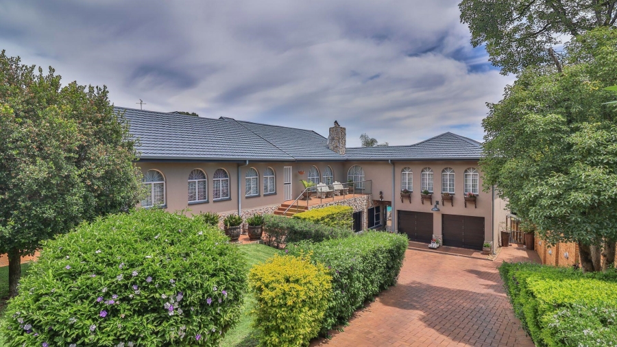 5 Bedroom Property for Sale in Glenvista Gauteng
