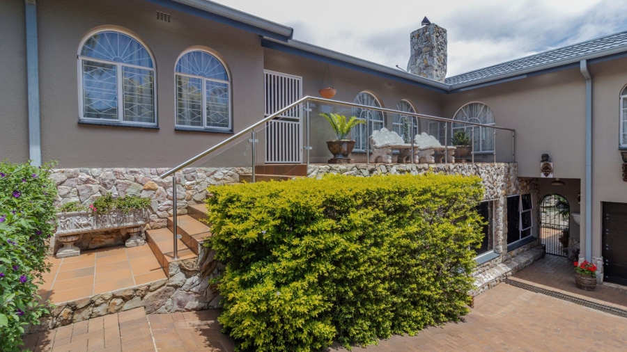 5 Bedroom Property for Sale in Glenvista Gauteng